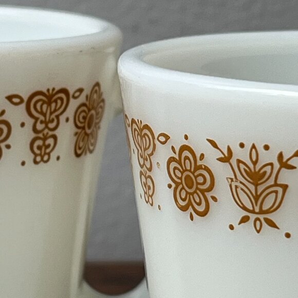 Pyrex 2 Mugs Butterfly Gold Milk Glass Brown Pattern - Picture 6 of 12